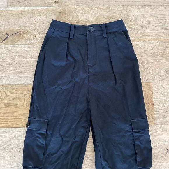 Lovers & Friends - Toronto Cargo Pants in Black - Picture 2 of 5